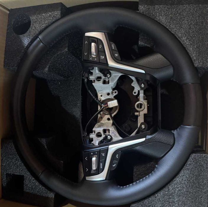 Руль черная кожа с имитацией дерева, Toyota Land Cruiser 200 (08-22)