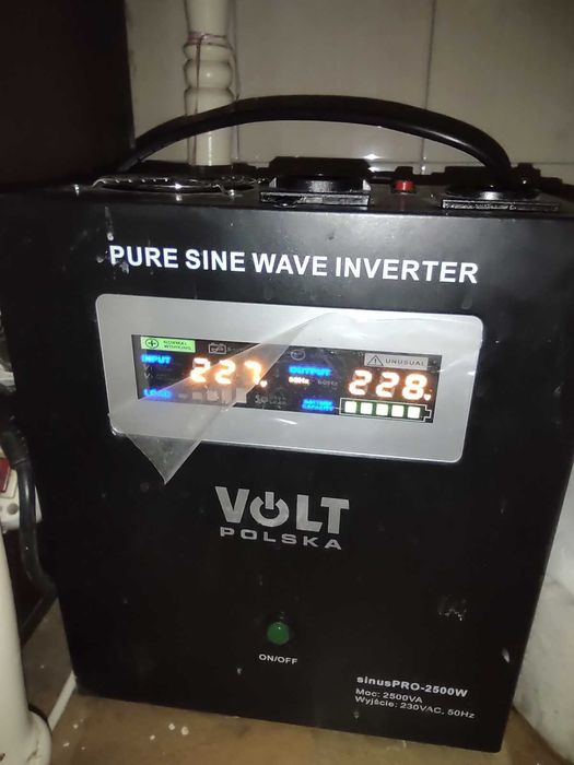 ИБП, безперебойник, инвертор, Volt polska 2500w, 24 В. балансир.