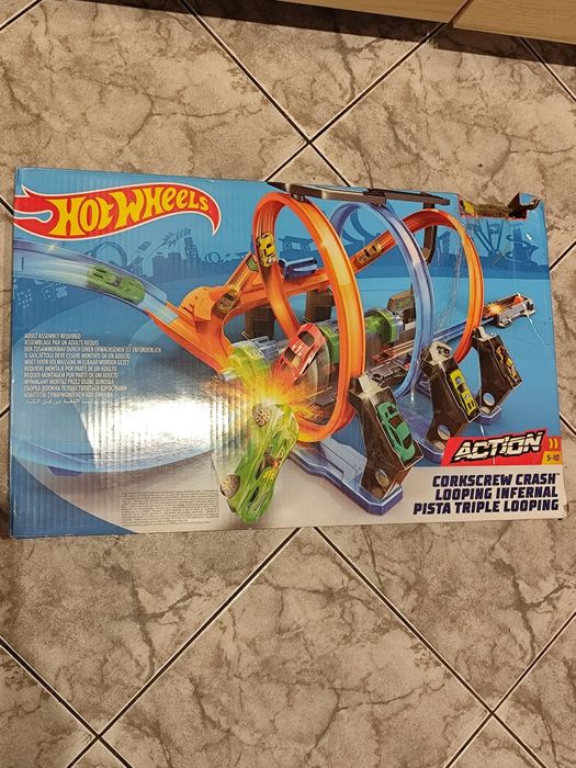 Tor Hot Wheels " Pętle grozy" + baterie+ samochody
