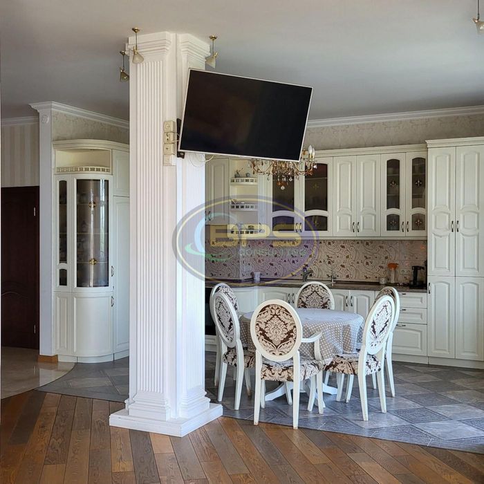 Квартира 3-кімнатна біля Театру Музкомедії