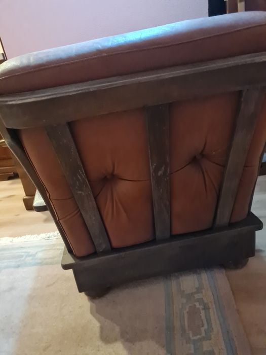 Dois cadeirões dos Móveis do Minho