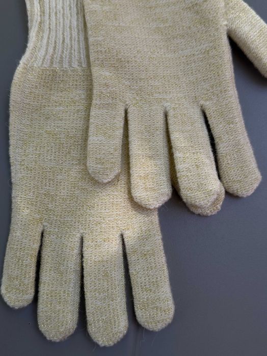 Rękawiczki dziergane białe – ciepło i elegancja