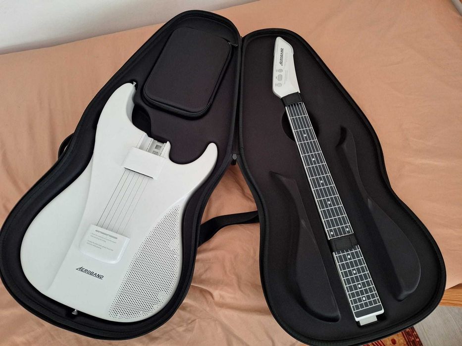 Aeroband Guitar with case and microphone