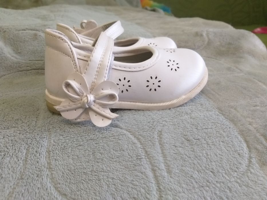 Продам туфельки для дівчинки