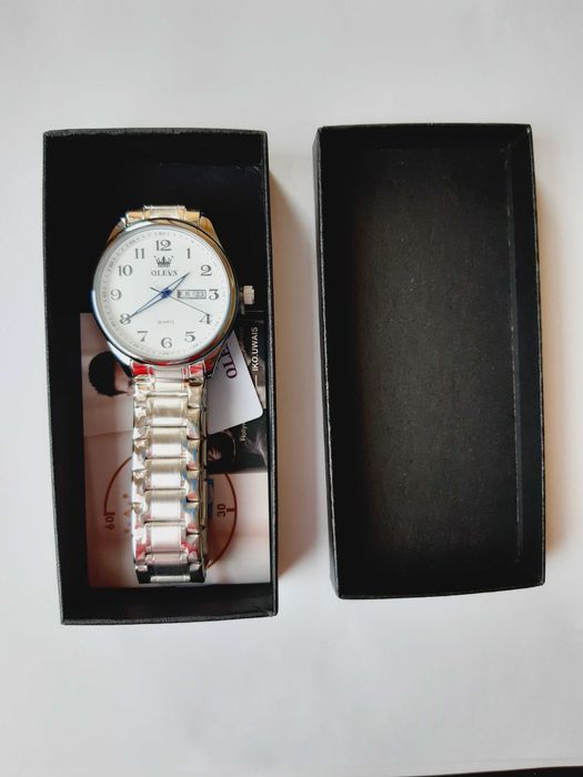 Zegarek klasyczny Olevs z biała tarcza 40mm datownik WR30 pudełko