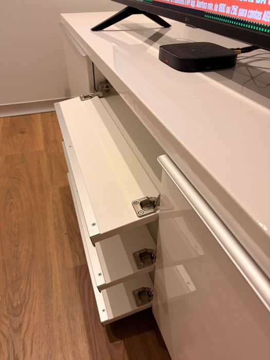Móvel de TV IKEA BESTÅ BURS branco brilhante