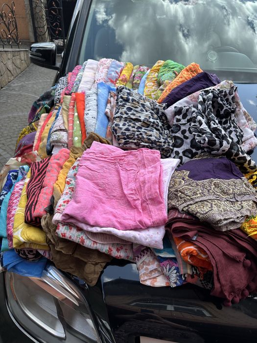 Парео, шарфи, хустинки, пляжні покривальця, б/у