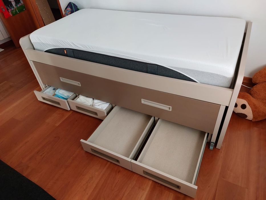 Cama solteiro com gavetão bom estado