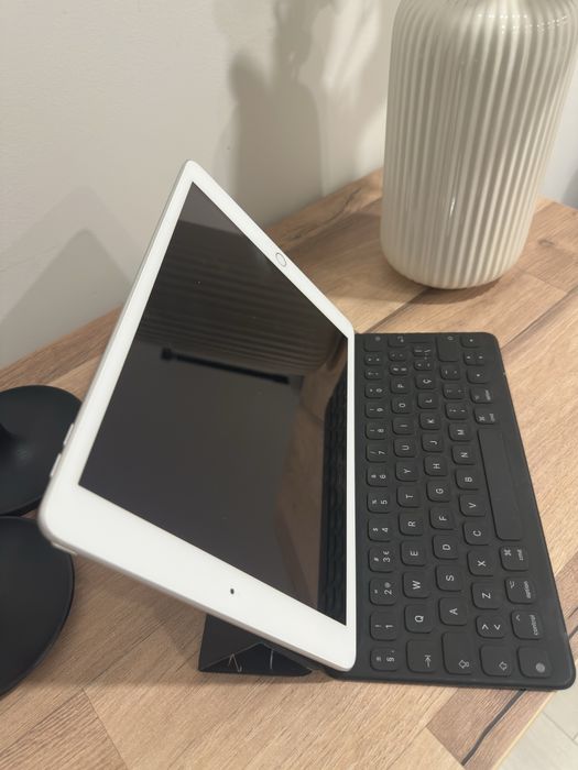 iPad 7.ª Geração 32 GB + Capa Teclado + Rato HP | Impecável