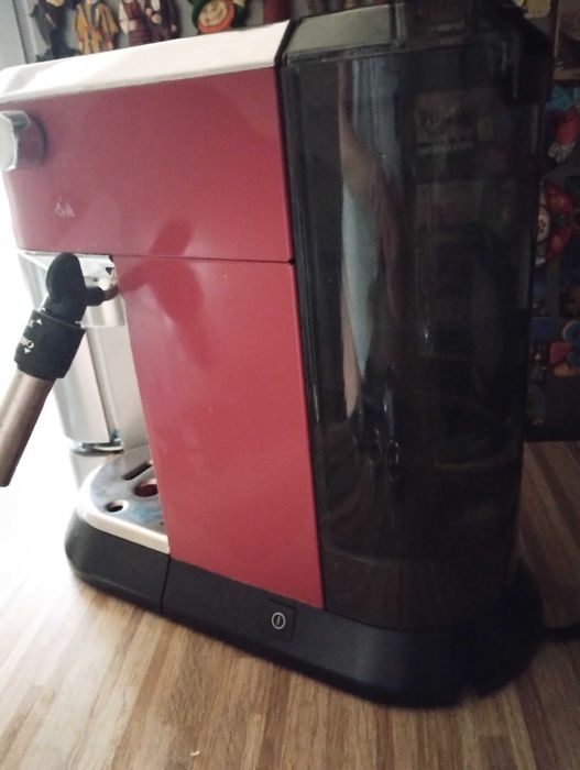 Ekspres kolbowy DeLonghi