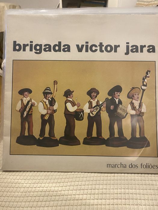 Vinil - Brigada Victor Jara e Adriano Correia de Oliveirw