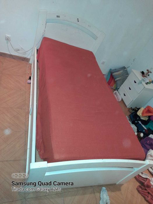 Cama de solteiro completa com gavetas