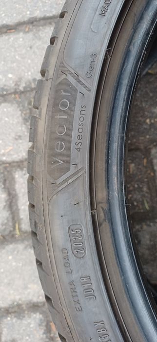 235/40R20 96Y GOODYEAR , dwie opony wielosezonowe.