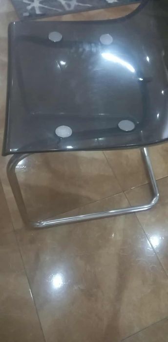 Vendo mesa e cadeiras