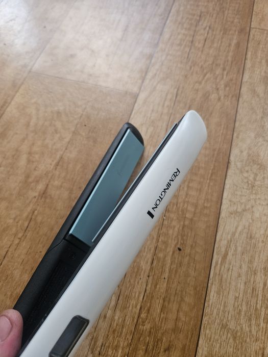 Zestaw prostownica i suszarka Remington Shine Therapy. Używana.