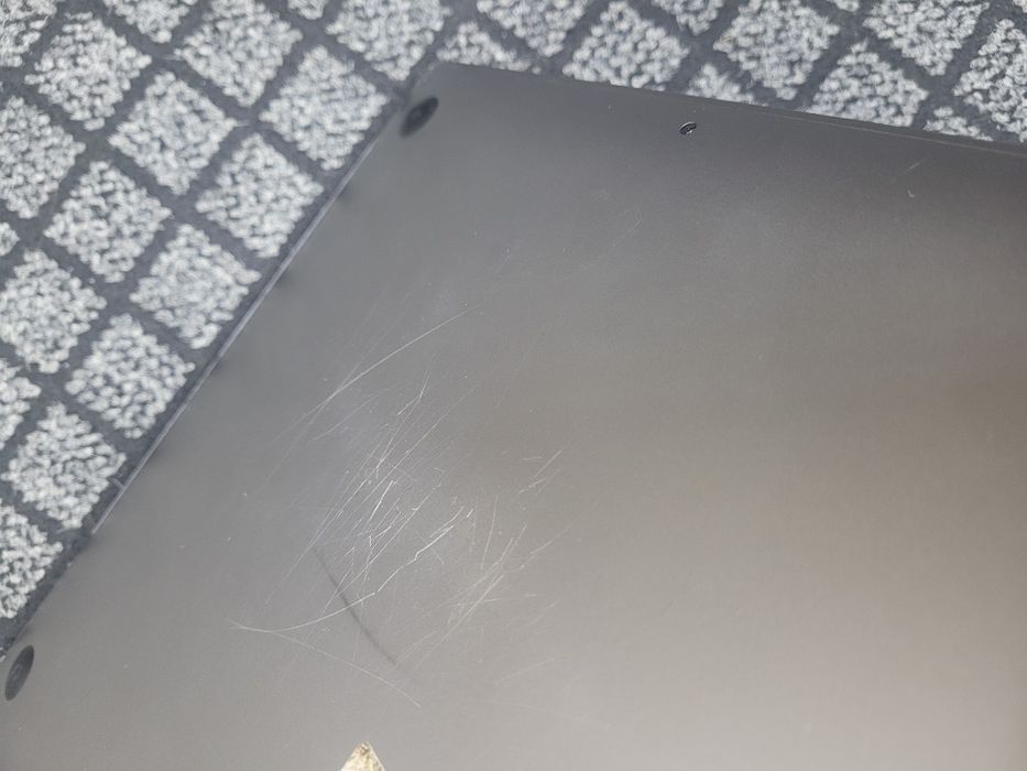 Apple MacBook pro i7 16ram 250 A1707  EMC3162