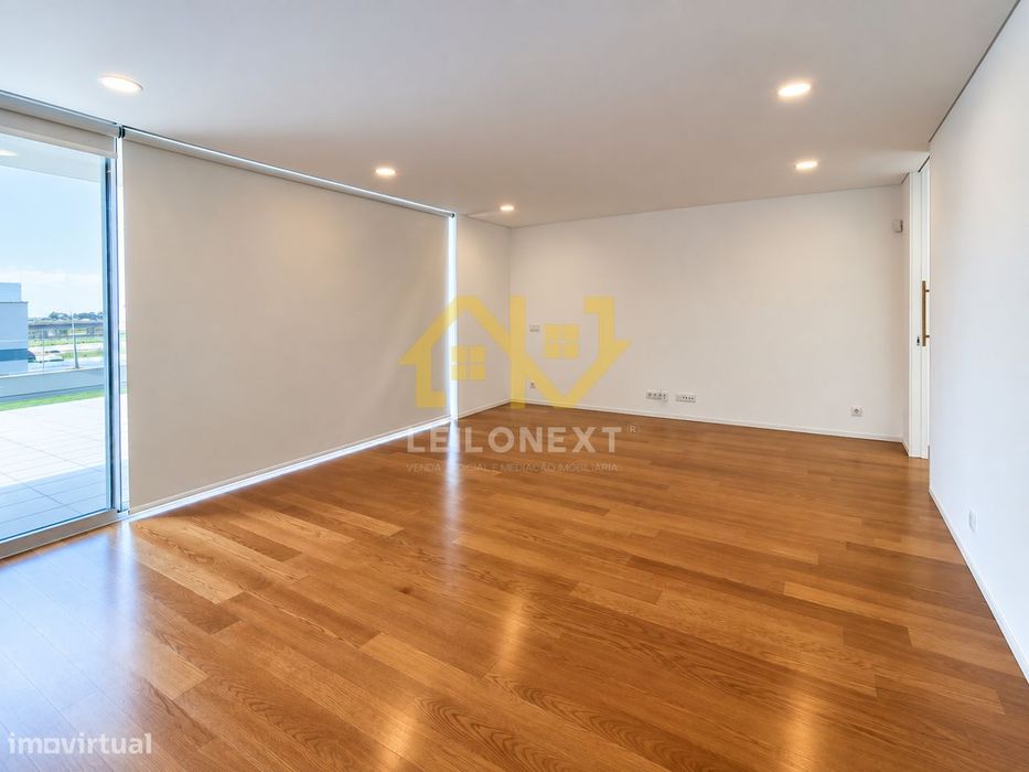 T3 com Amplo Terraço e Garagem