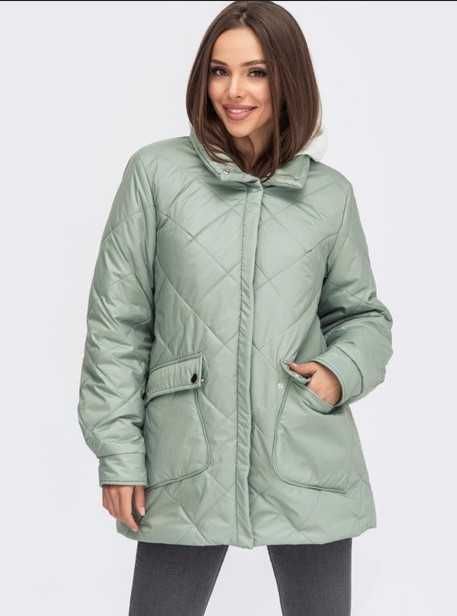 Модна весняна куртка приємного кольору
