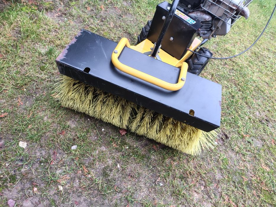 Zamiatarka spalinowa