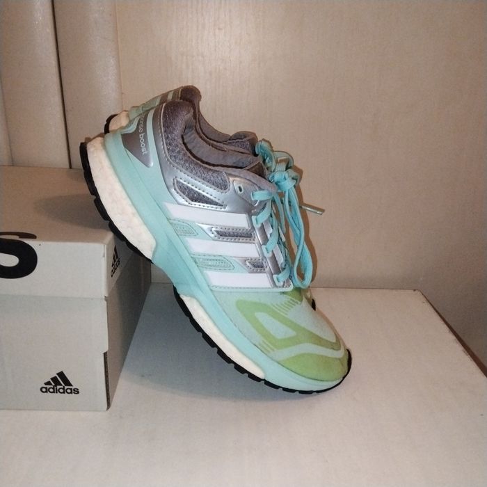 Кросівки жіночі Adidas Response Boost  Techfit  36р.