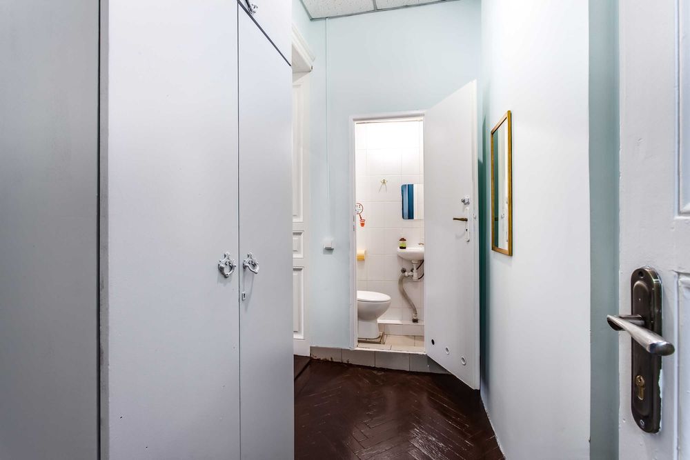 Комфортний жіночий номер в центрі Львова з санвузлом