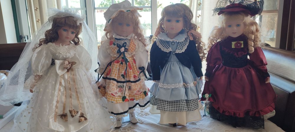 Noiva já foi vendida. Bonecas porcelana antigas mas novas.