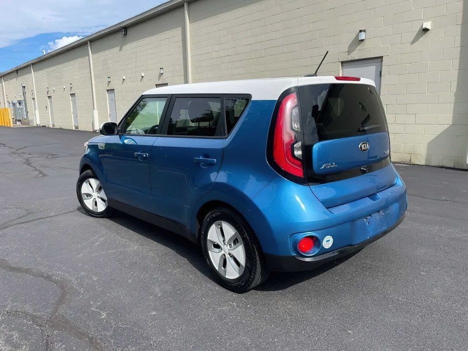 Kia Soul EV      2021