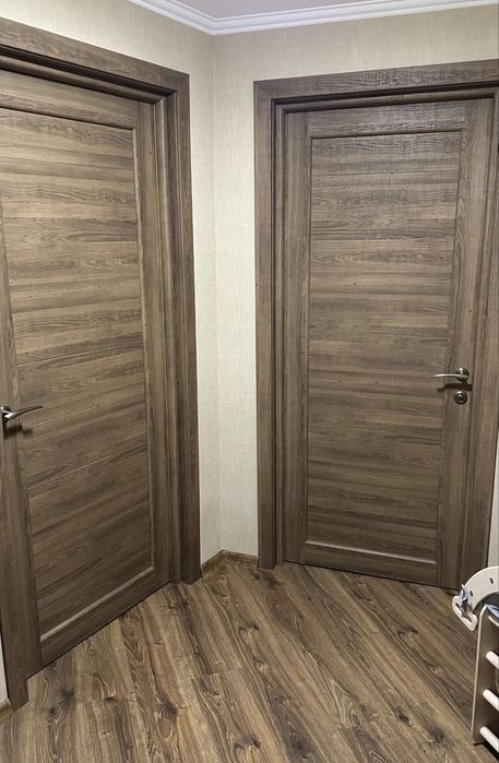 Простора 3-кімнатна квартира з джакузі, каміном та системою «Розумний дім».