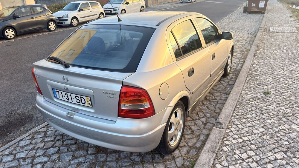 Opel 4 portas 165 mil km motor impecavel 2mil