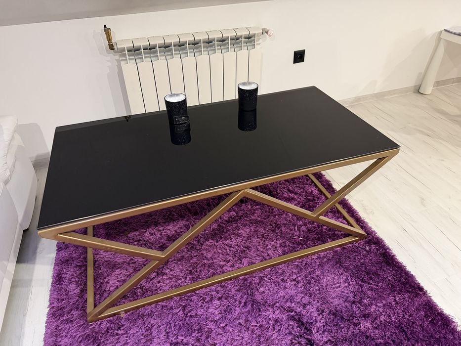 Szklana ława czarno złota