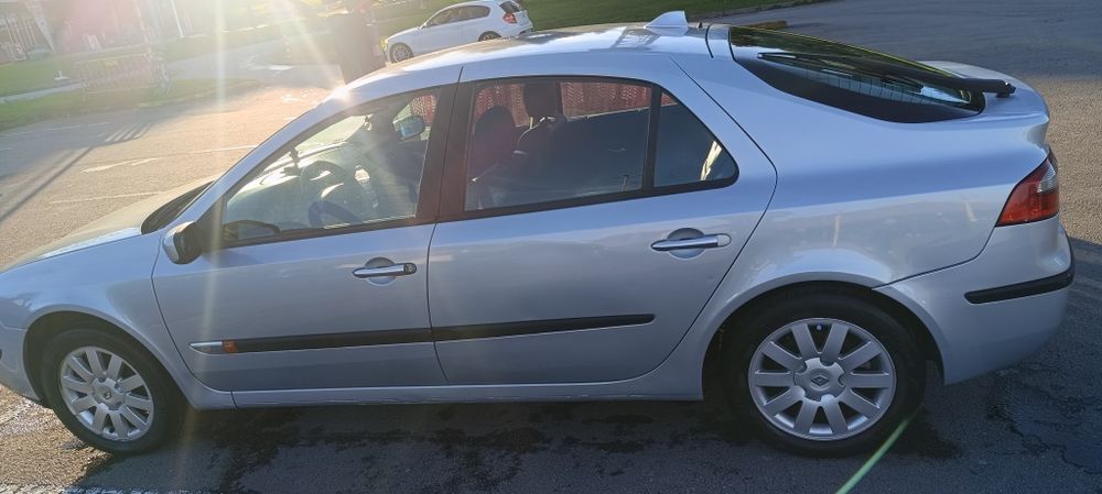 Laguna 2002 completo