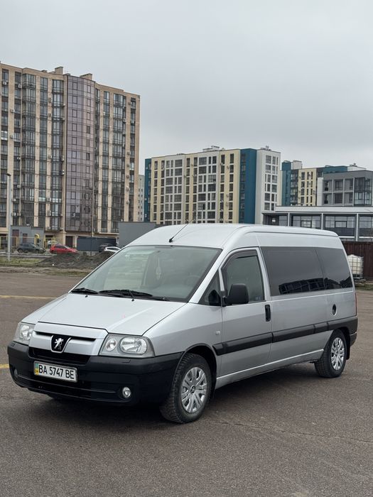 Авто в хорошому стані ,любий вид переоформлення .Комплектація максимальна,електро пакет,кондиціонер,вебасто,склопідйомники,Авто більше 11років в сімʼї.Довга база,є фаркоп.