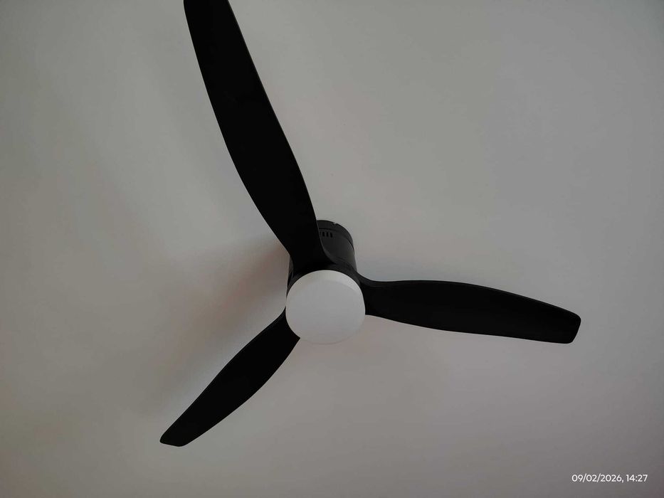 Ventoinha Silenciosa de Teto (Pás de Madeira)