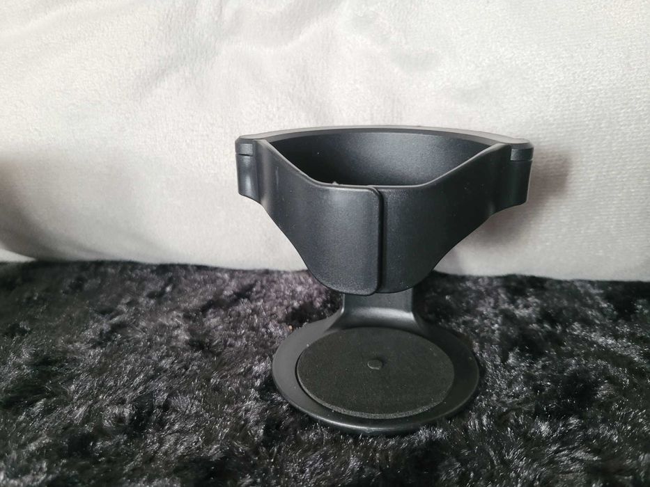 Uchwyt samochodowy na kubek