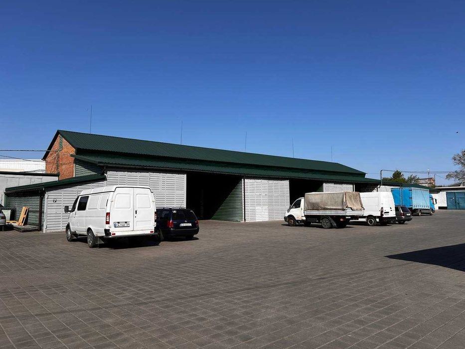 Здається в оренду ряд складських приміщень в районі Літака