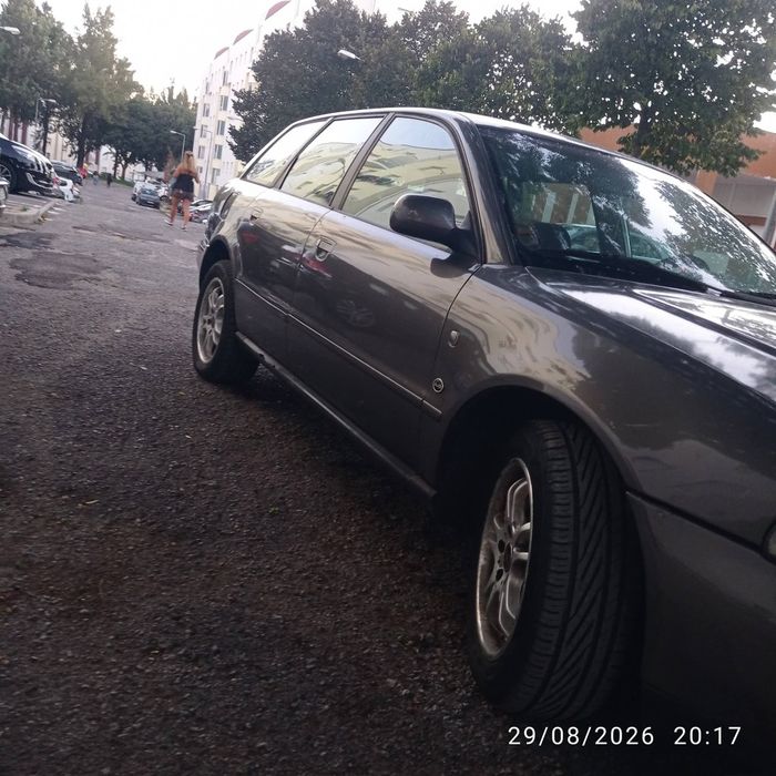 Vendo Audi A4  1.9 foto 5