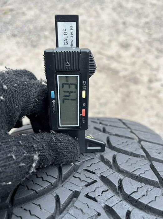 Шини зима 205/55 R16 майже нові