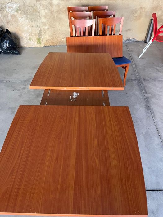 Mesa de Jantar Extensível + 6 Cadeiras (Cor Cerejeira
