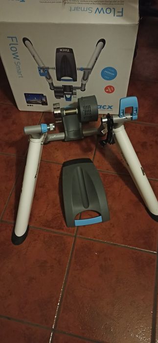 Tacx Flow Smart (inclui o pneu para a bicicleta)