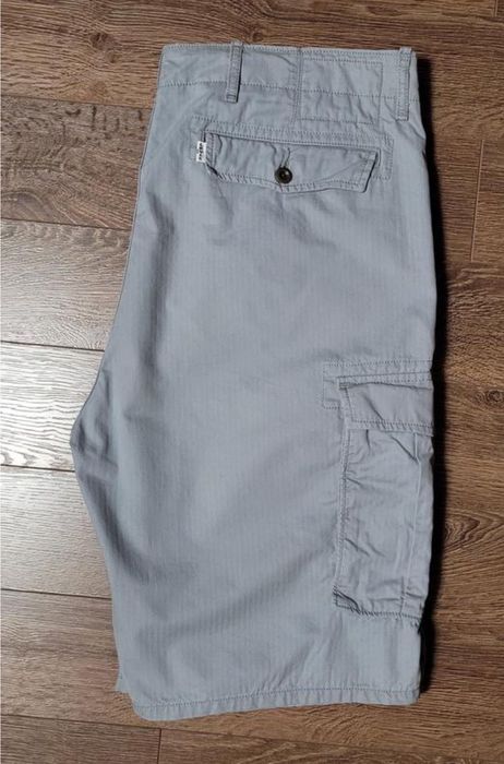 Шорты карго Levi’s.