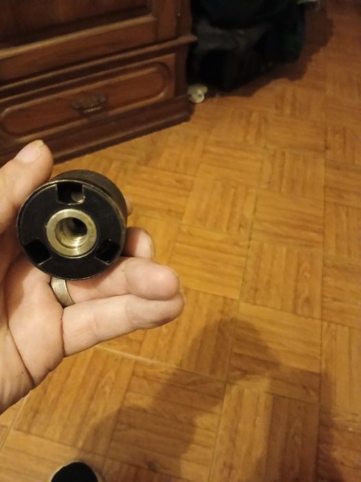 Vendo esta bucha para maquina de furar esta como nova
