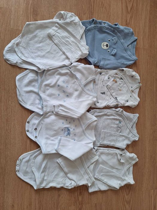 Roupa 0-1 mês menino + brinquedos