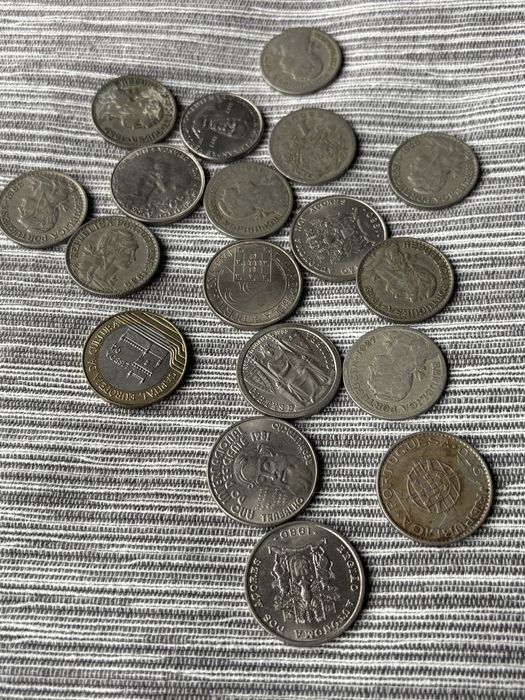 Conjunto de moedas diversas