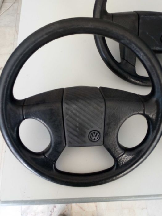 Vendo Volantes e  Pneus com Jante Golf 2