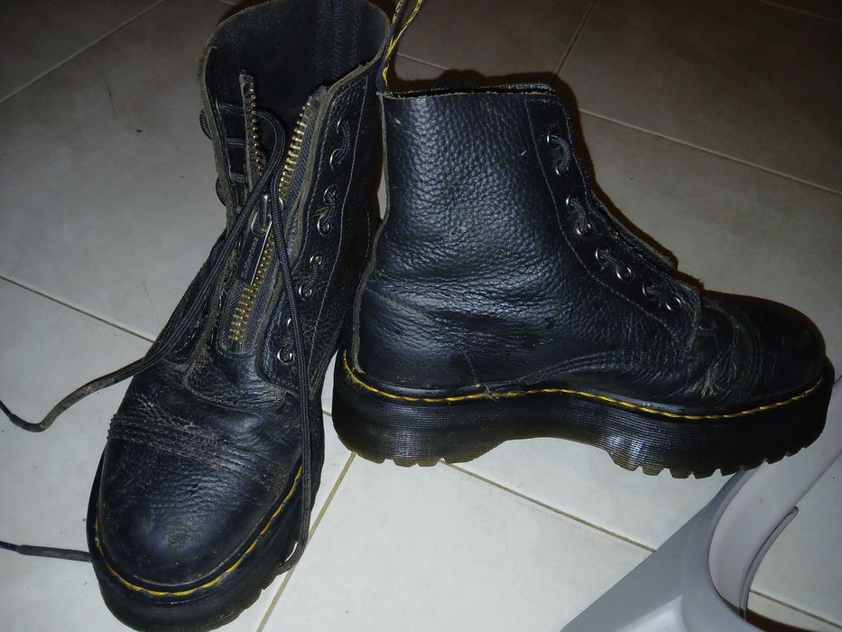 Dr. Martens Bota com atacadores 'Sinclair' PRETAS TAM 43