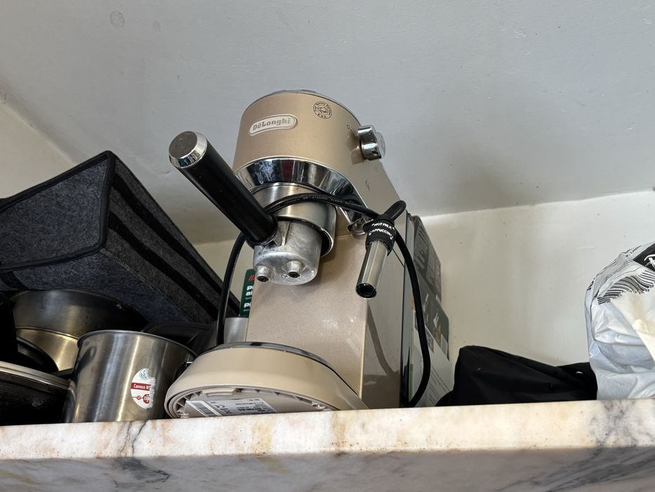 Maquina de cafe DeLinghi Dedica