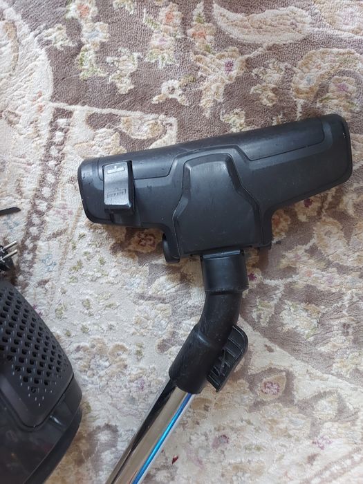 Пилосос Bosch з колбою