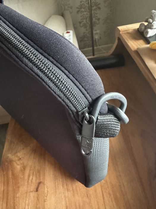 Nowe etiu na laptopa lub dokumenty 30x40