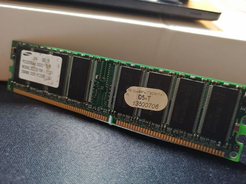 Продам модуль оперативной памяти Samsung 256MB DDR PC3