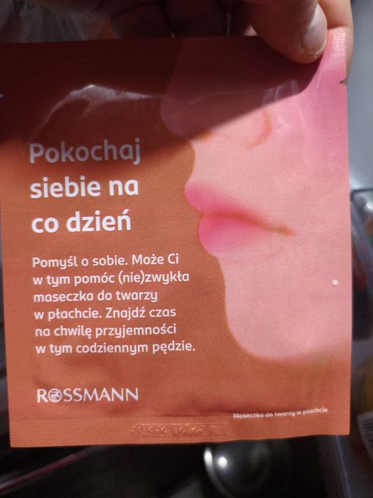 Folia na twarz wągry